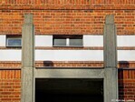 Betonnen palen als bekroning van de balkons.
<br/>
Gert-Jan Lobbes, 2020